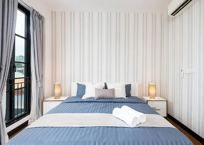 別墅 Stylish 7beds Poolhouse With Cinema Lift - 2min To Bts 曼谷