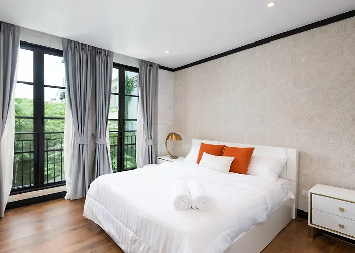 Stylish 7beds Poolhouse With Cinema Lift - 2min To Bts 別墅