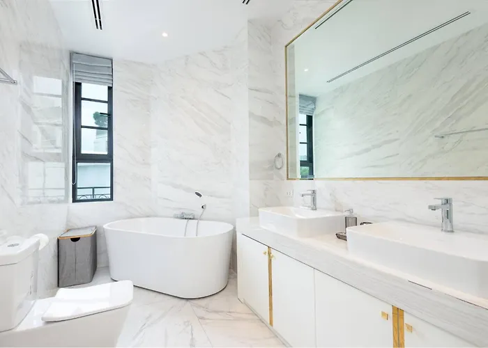 Stylish 7beds Poolhouse With Cinema Lift - 2min To Bts